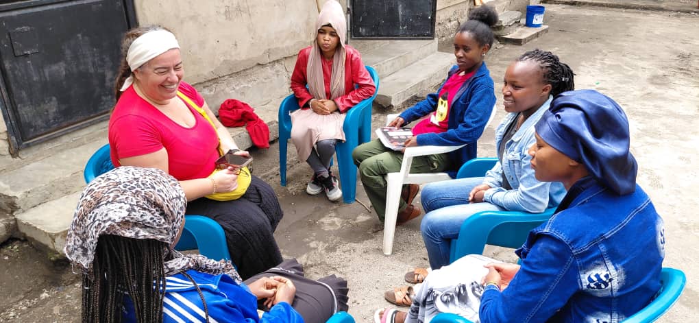 Community caregivers in a support circle